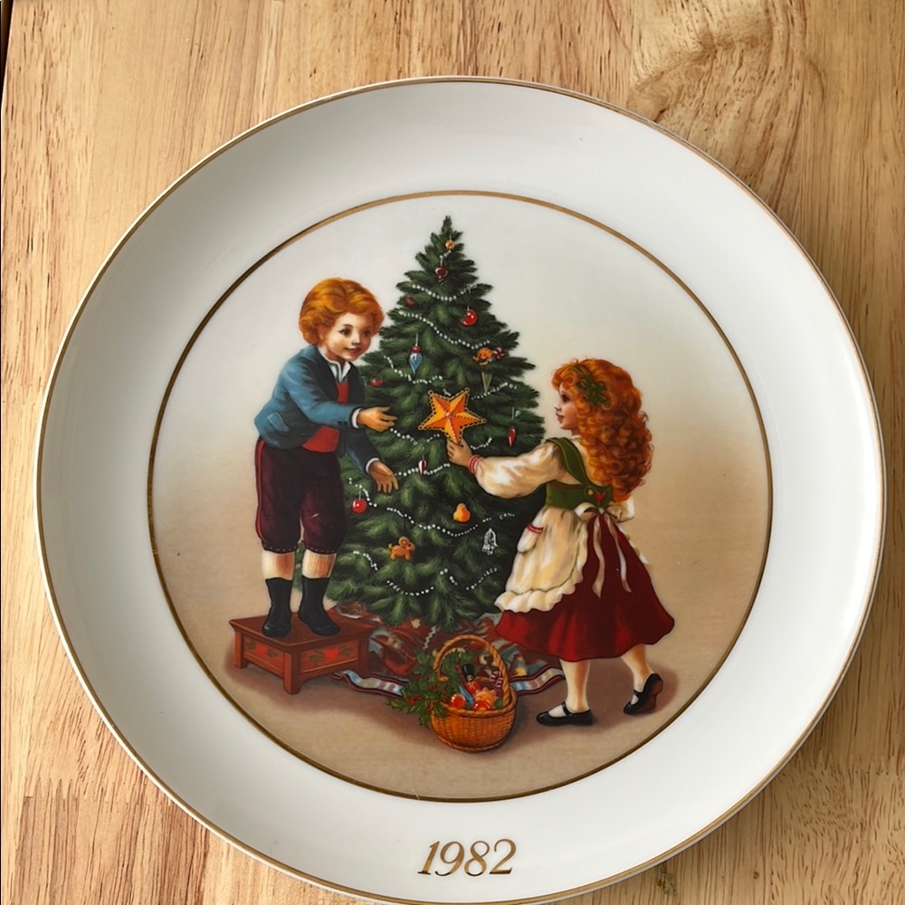 1982 Vintage Christmas Plate with Children